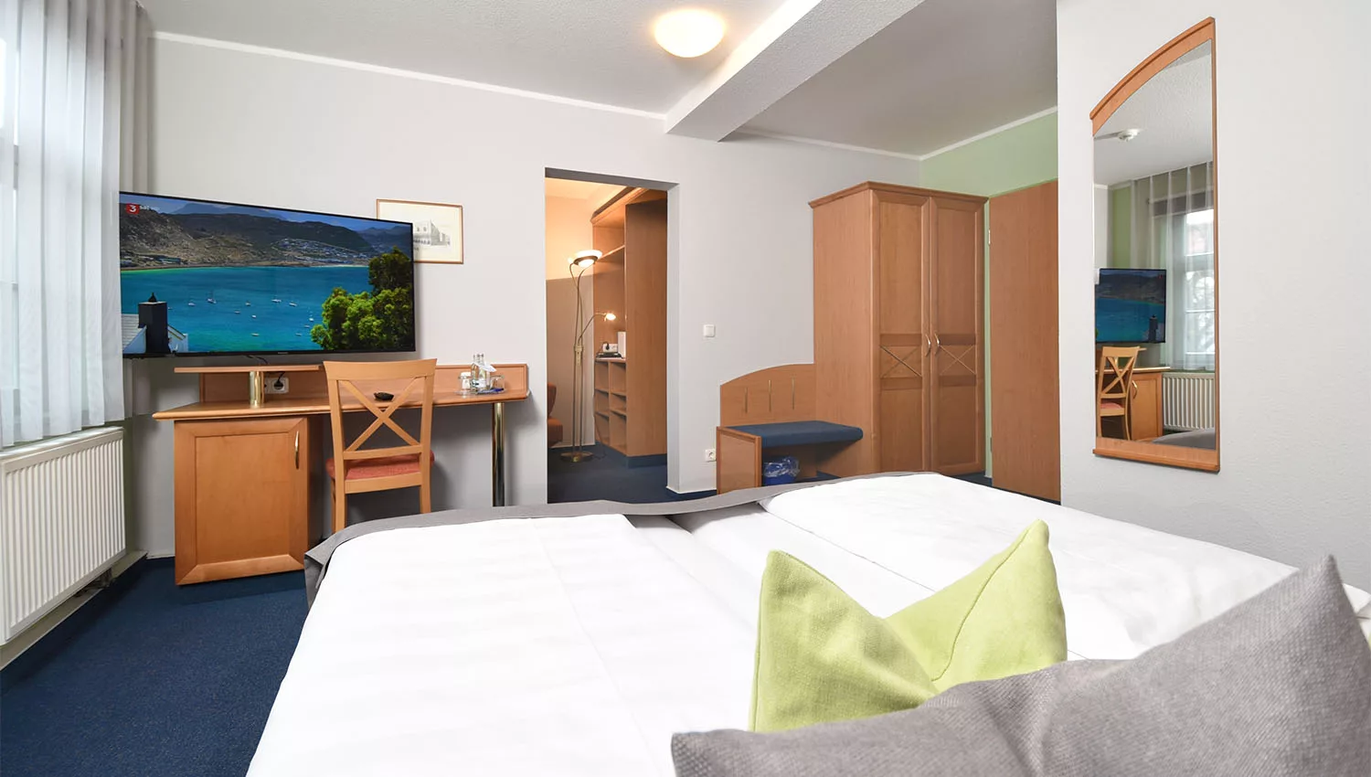 Appartement mit Fernseher-Tisch